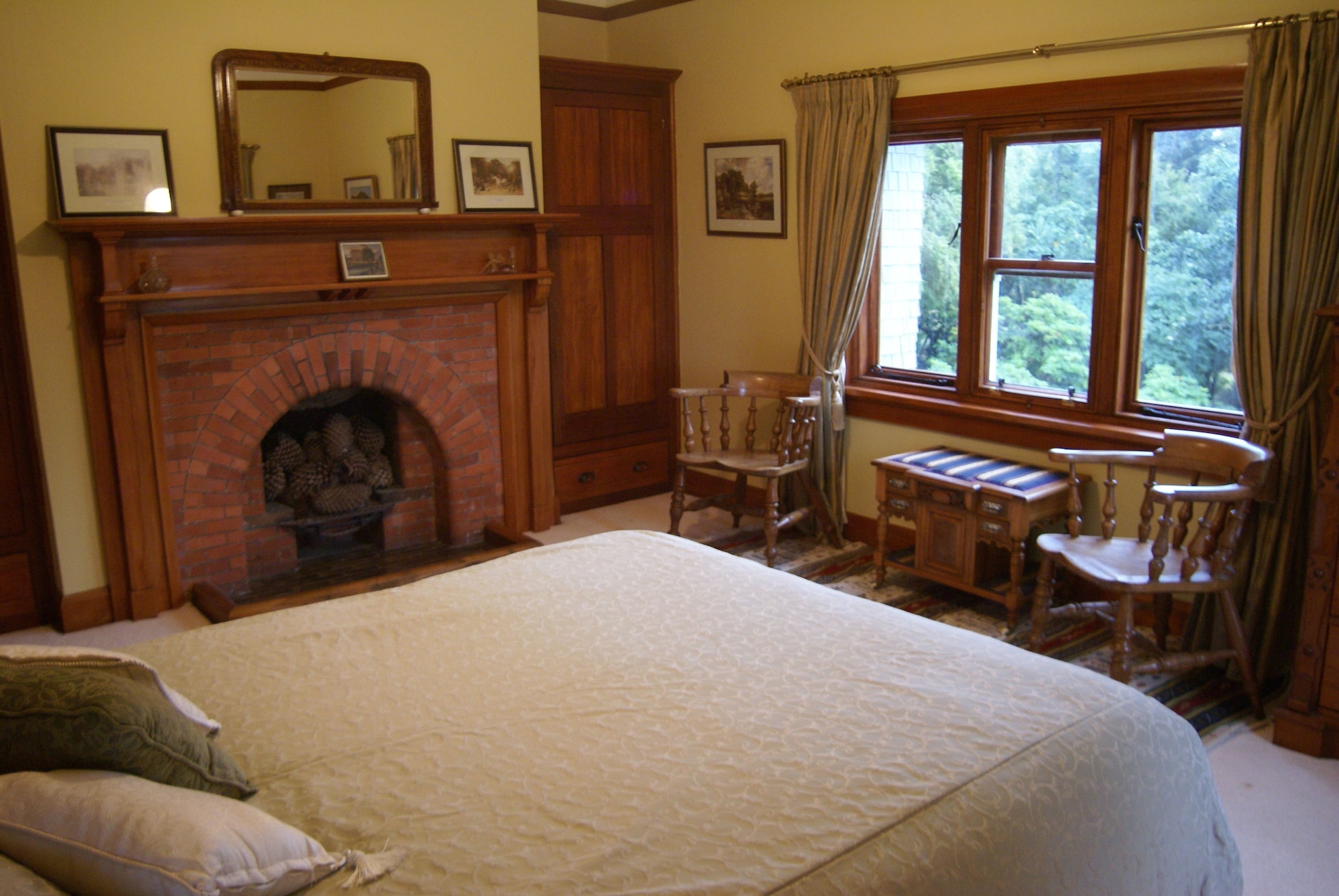 Estate, Country, Deluxe, Queen Bed, Garden View