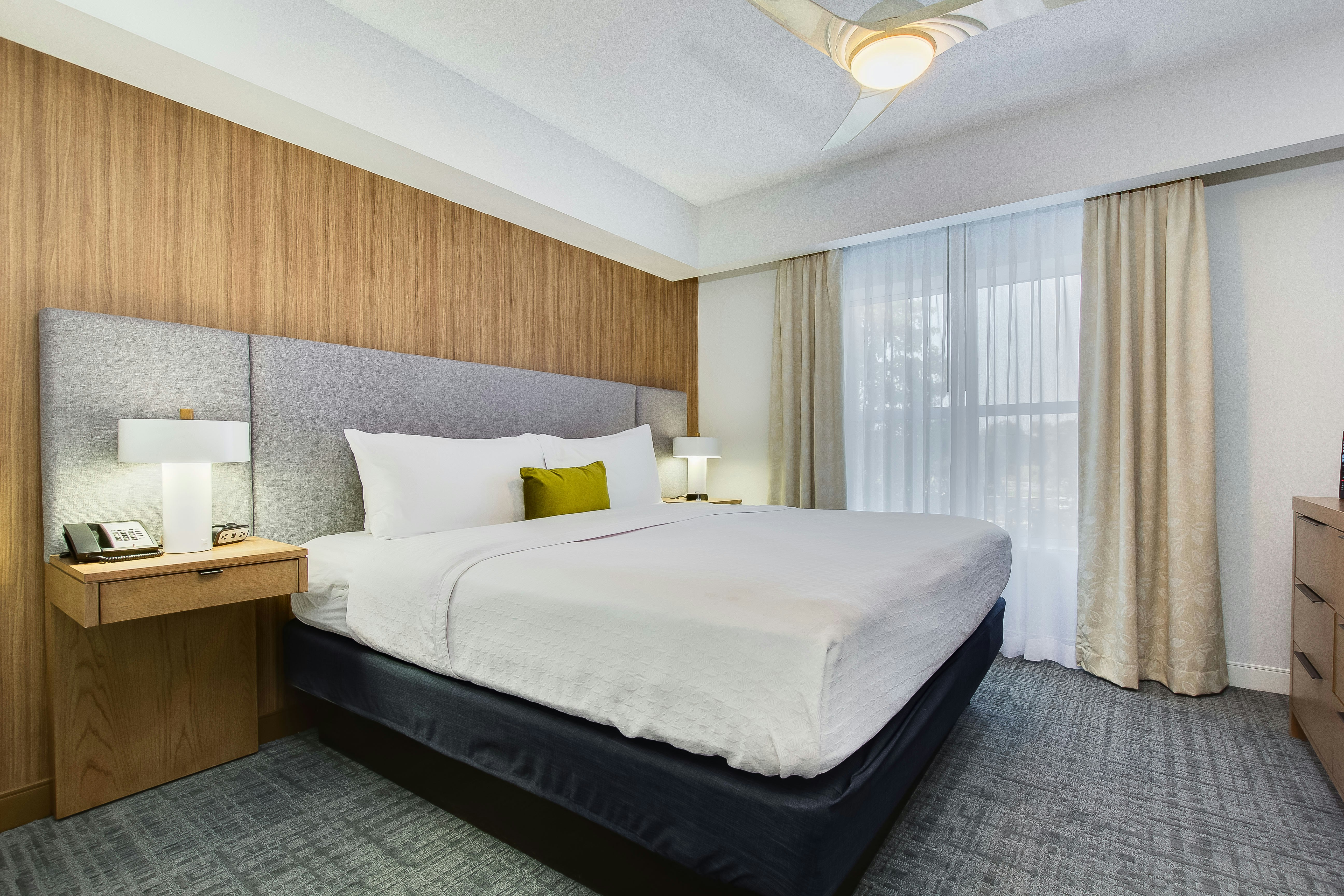 1 BEDROOM, SUITE, KING BED