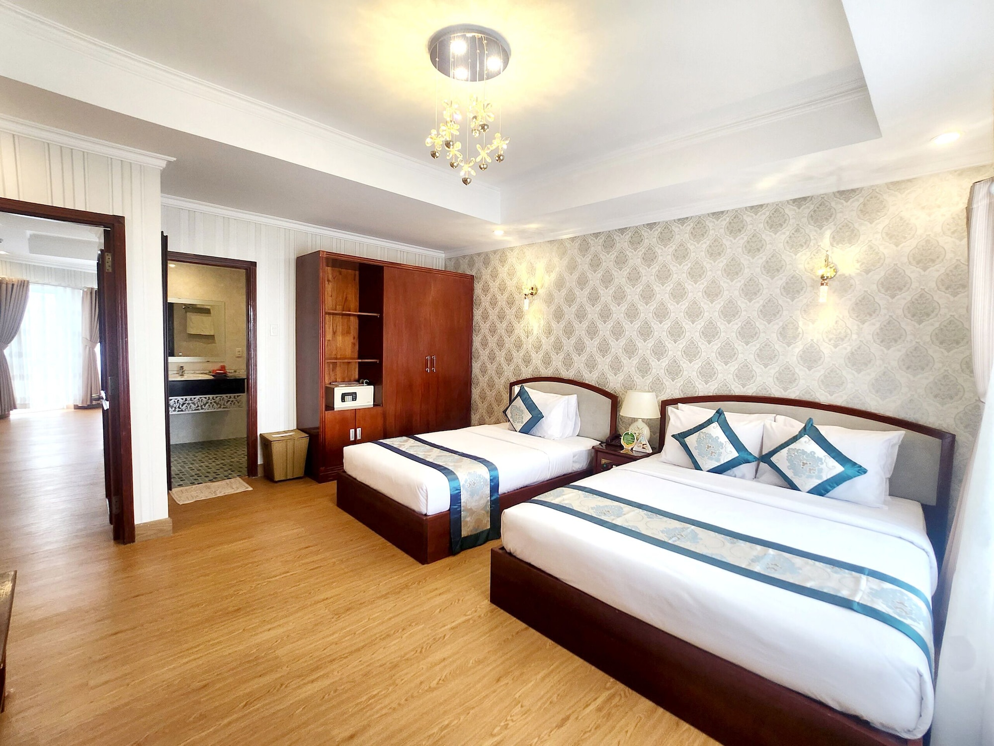 Suite, Park View