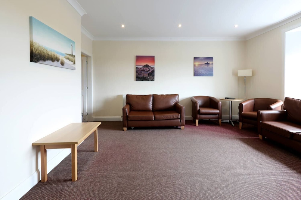 Woodland Bay Hotel 24/50