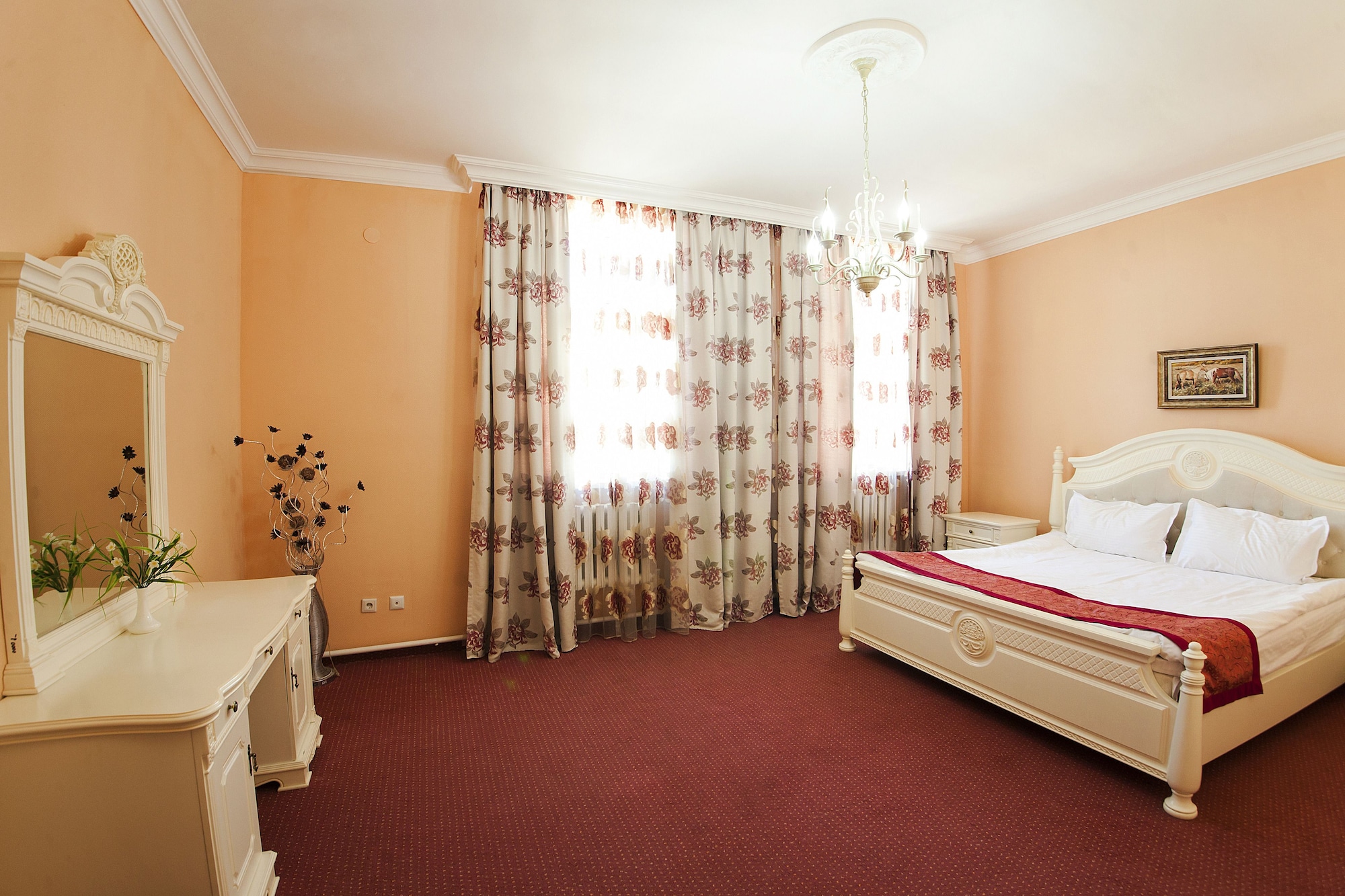 1 BEDROOM, SUITE