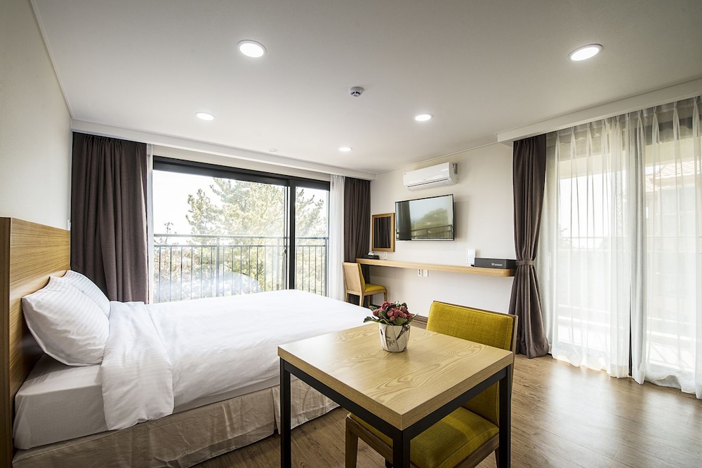 W Ocean Pension 25/31