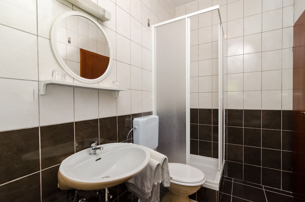 GUESTHOUSE MORETIC 34/40