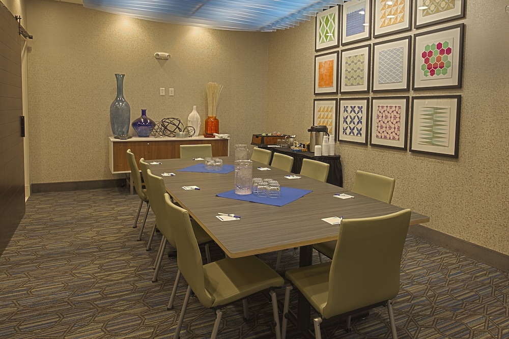 Holiday Inn Express Suites Boise Airport 54/80