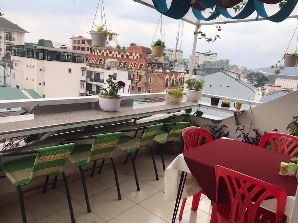 Starhill Hotel 52/54