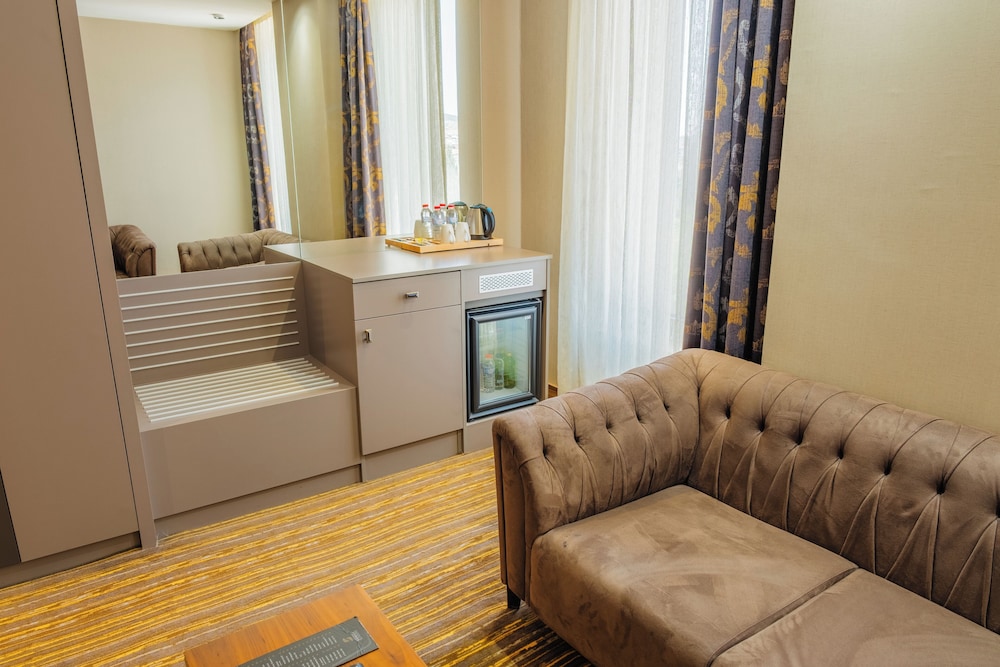 Shimall Deluxe Hotel 37/50