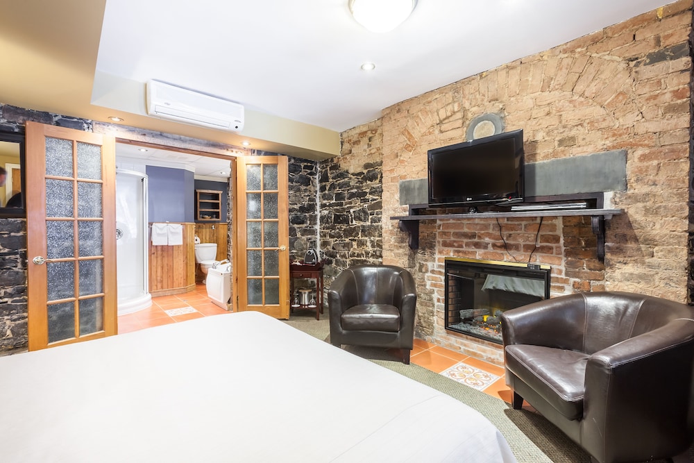 Acadia Hotel 30/39