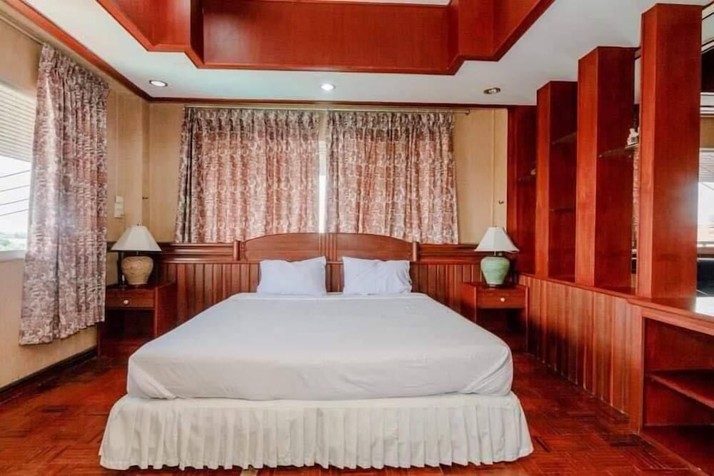 Sabai Hotel & Plaza 13/50
