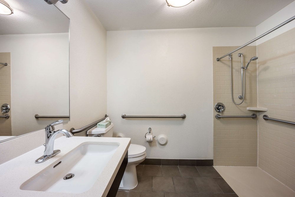 Sonesta Simply Suites Jersey City 13/42
