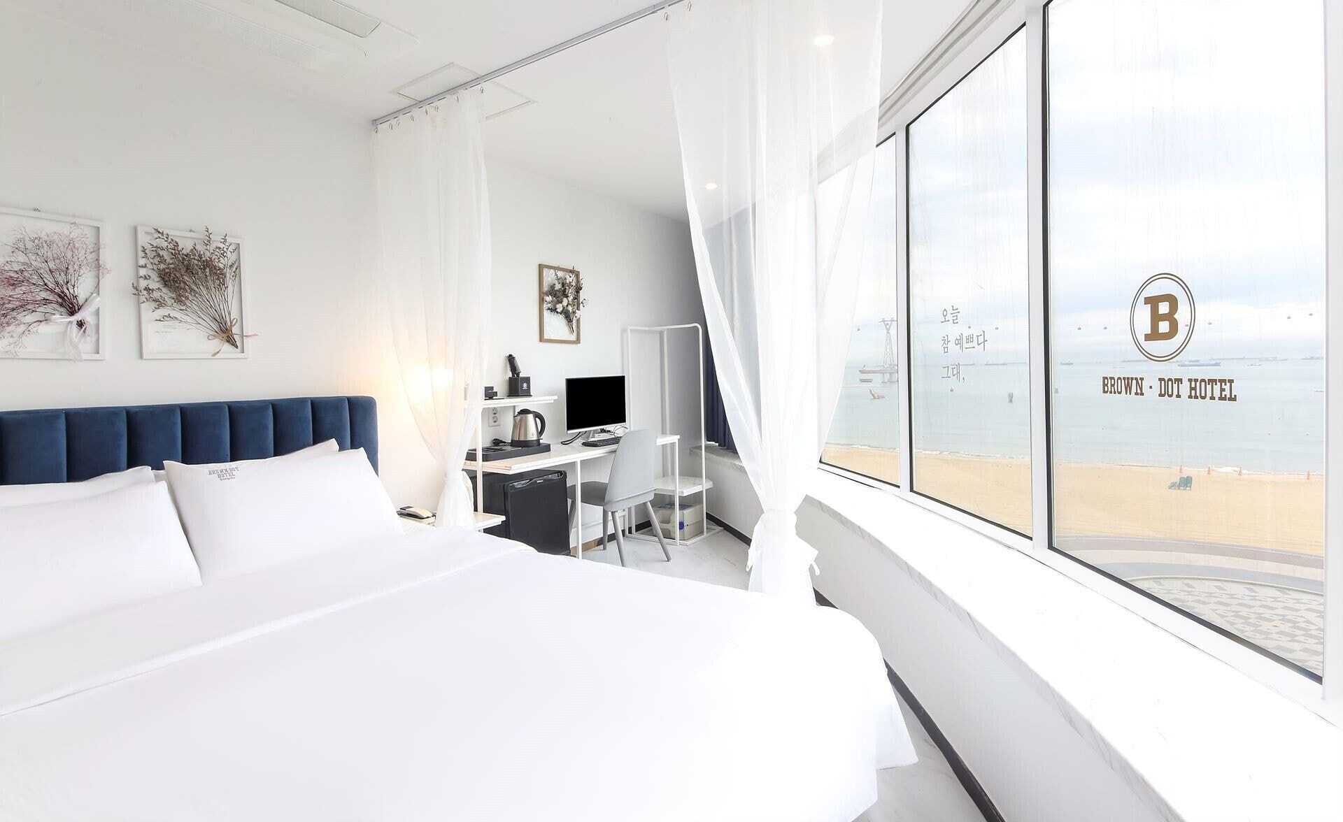 PANORAMIC, QUEEN BED, BEACH FRONT