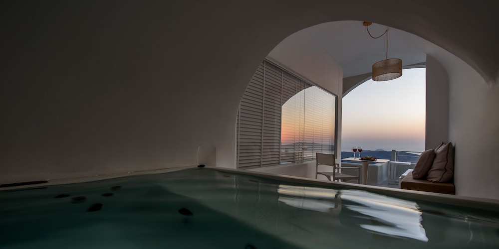 Nefeles Luxury Suites 22/49