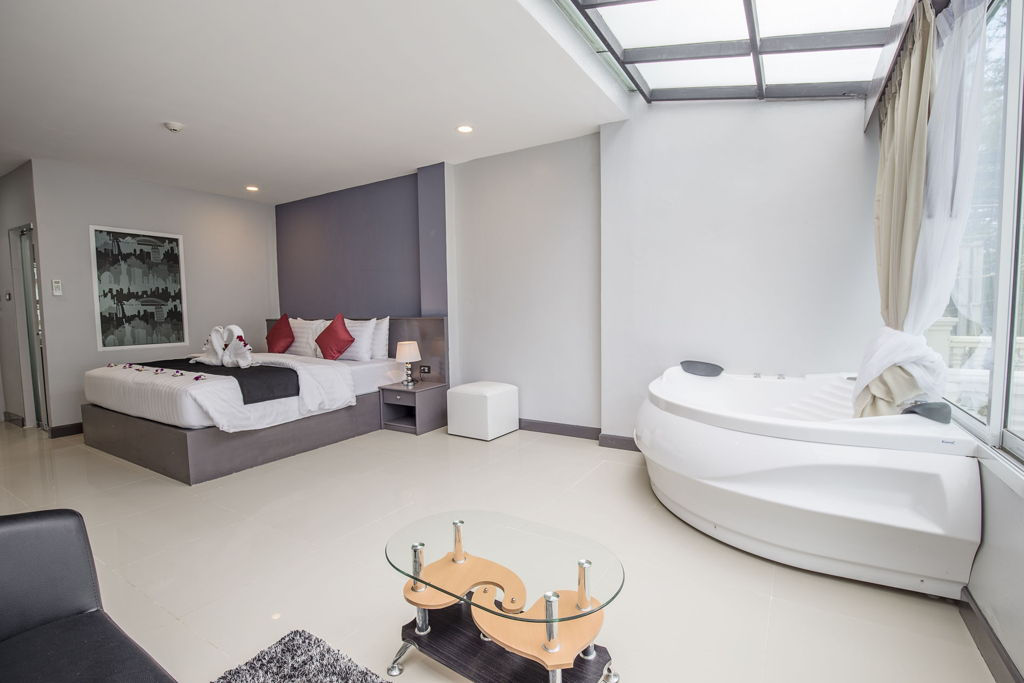 جناح جونيور بجاكوزي، MODERN LIVING HOTEL 4/6
