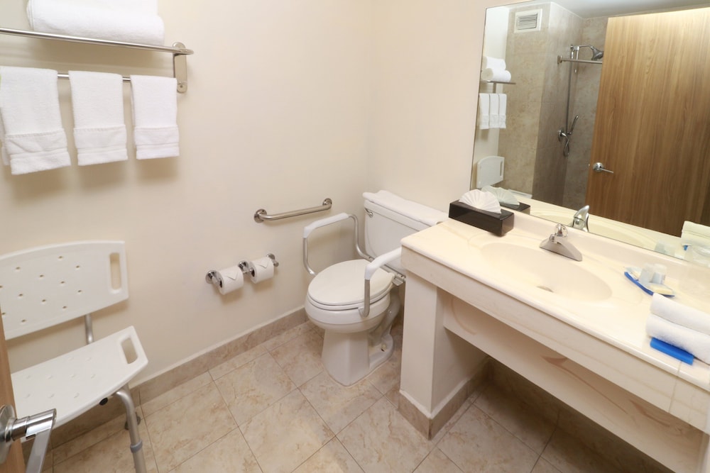 Holiday Inn Express Piedras Negras 18/72