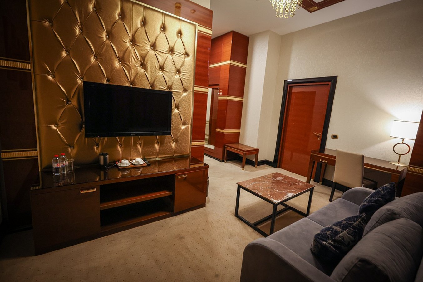 Sapphire Hotel 48/72