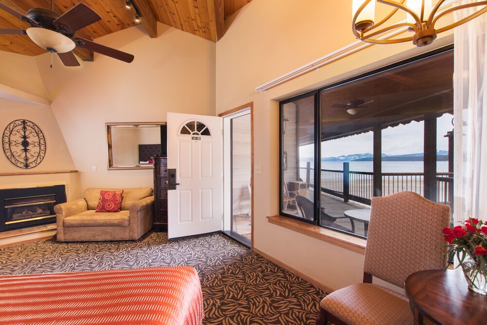 Mourelatos Lakeshore Resort 32/63