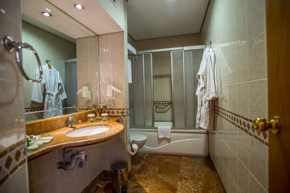 USTA PARK HOTEL 49/50