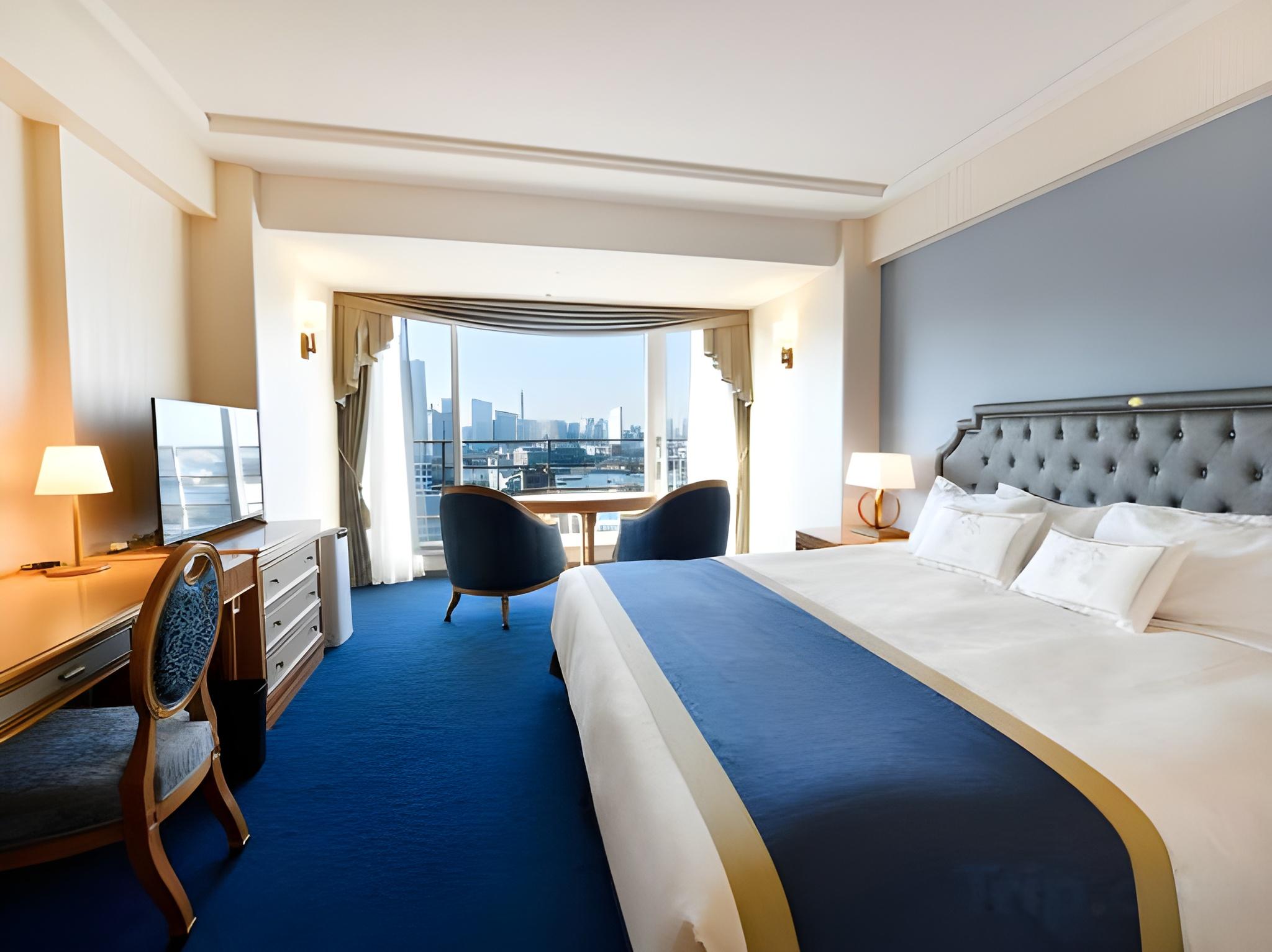 Grand, Tower, King Bed, Club Floor