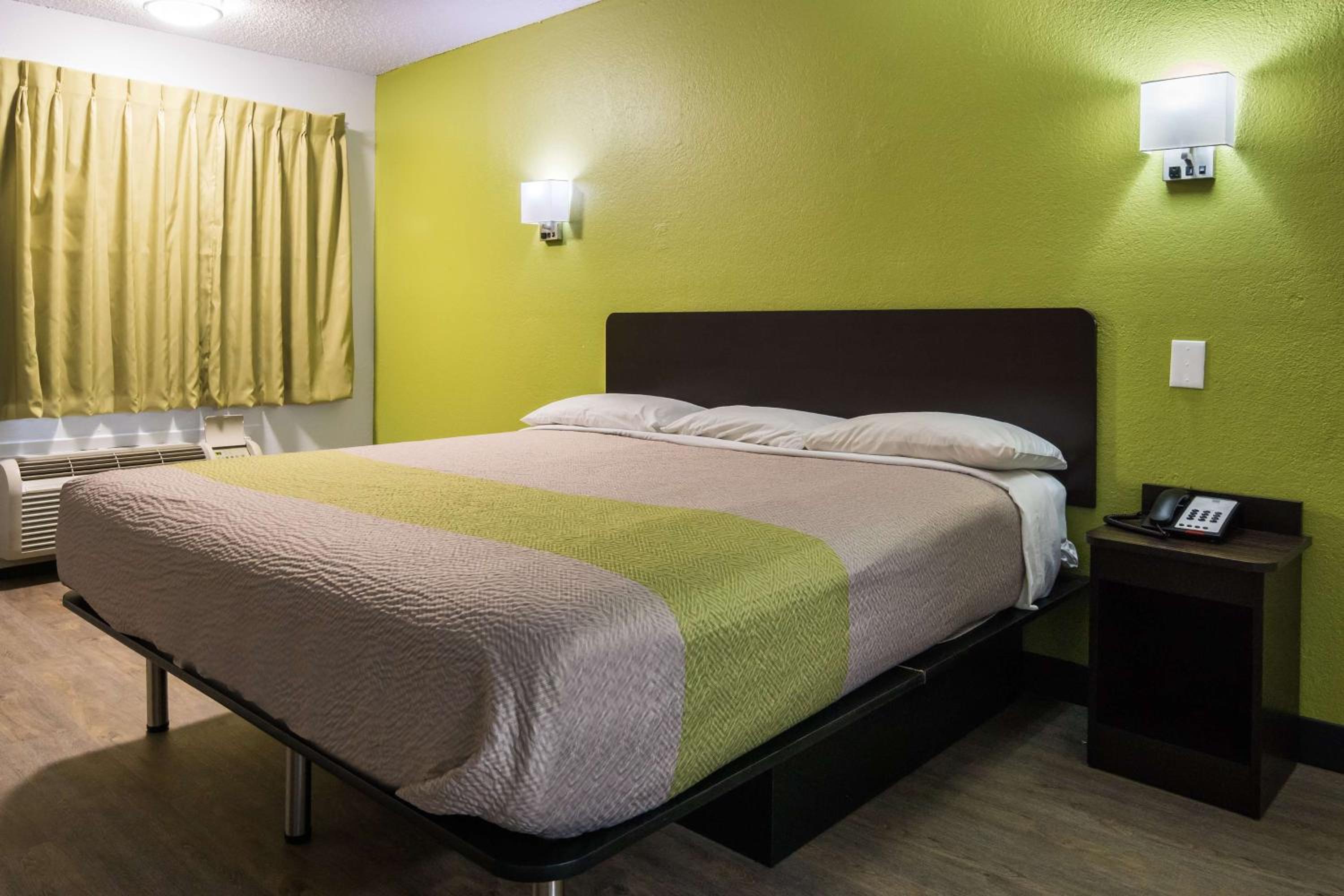 غرفة ديلوكس رباعية للمدخنين، Motel6 Irving, TX - Loop 12 2/10