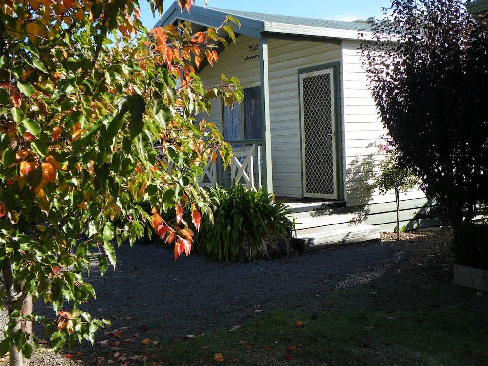 LAKE HAMILTON MOTOR VILLAGE AND CARAVAN PARK 38/50