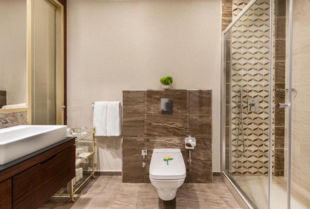 Room, Single, 2 Beds، Elite World Grand Istanbul Basin Ekspres Hotel 2/3