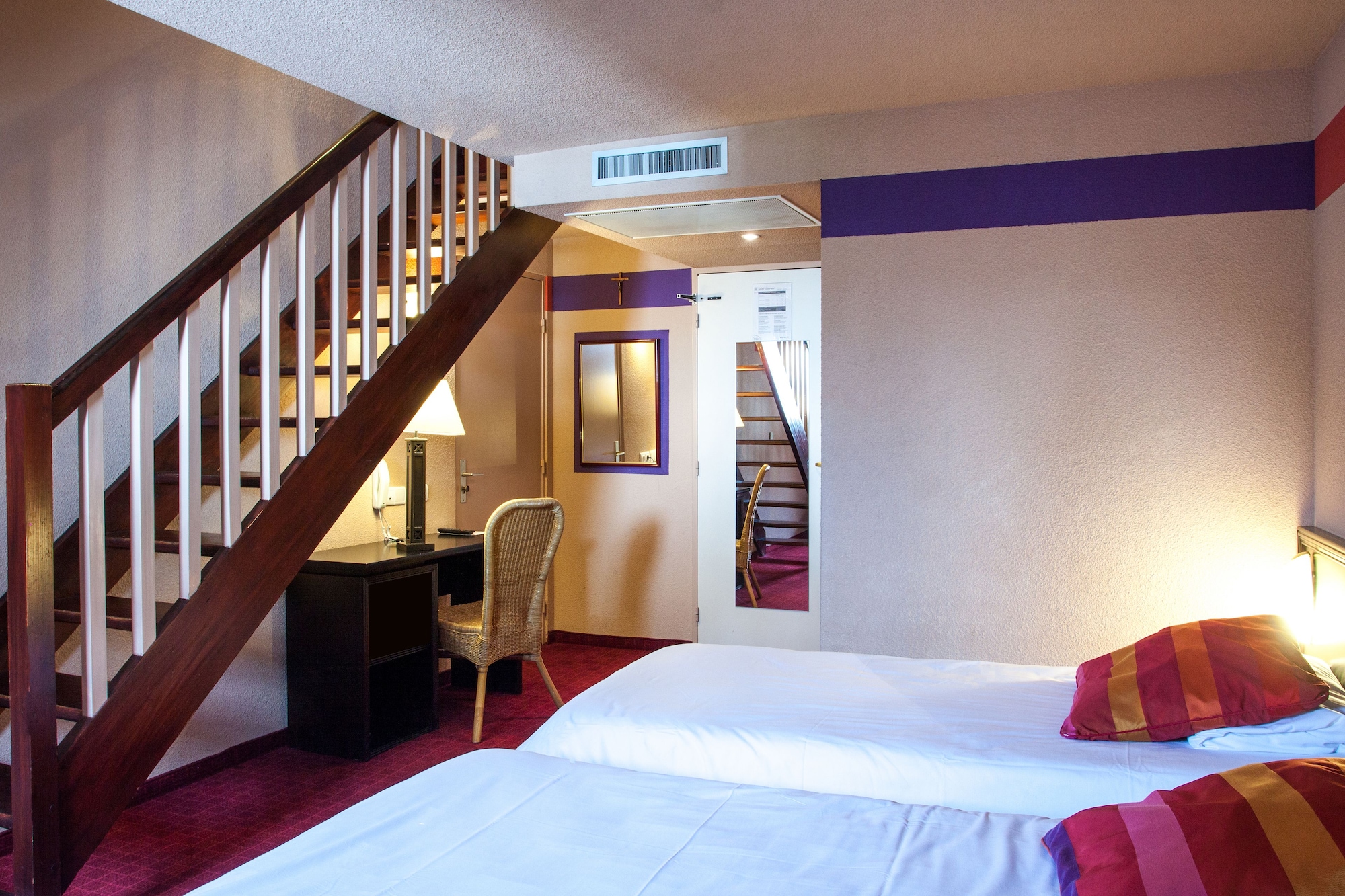 ROOM, QUADRUPLE