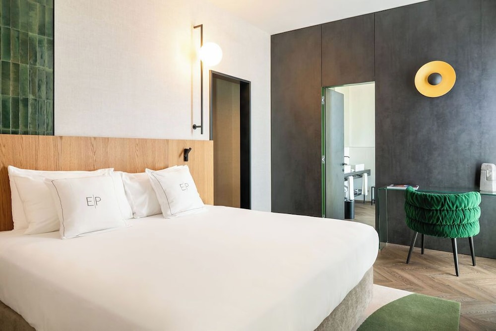 جناح بسرير كينج بإطلالة على البحر بشرفة