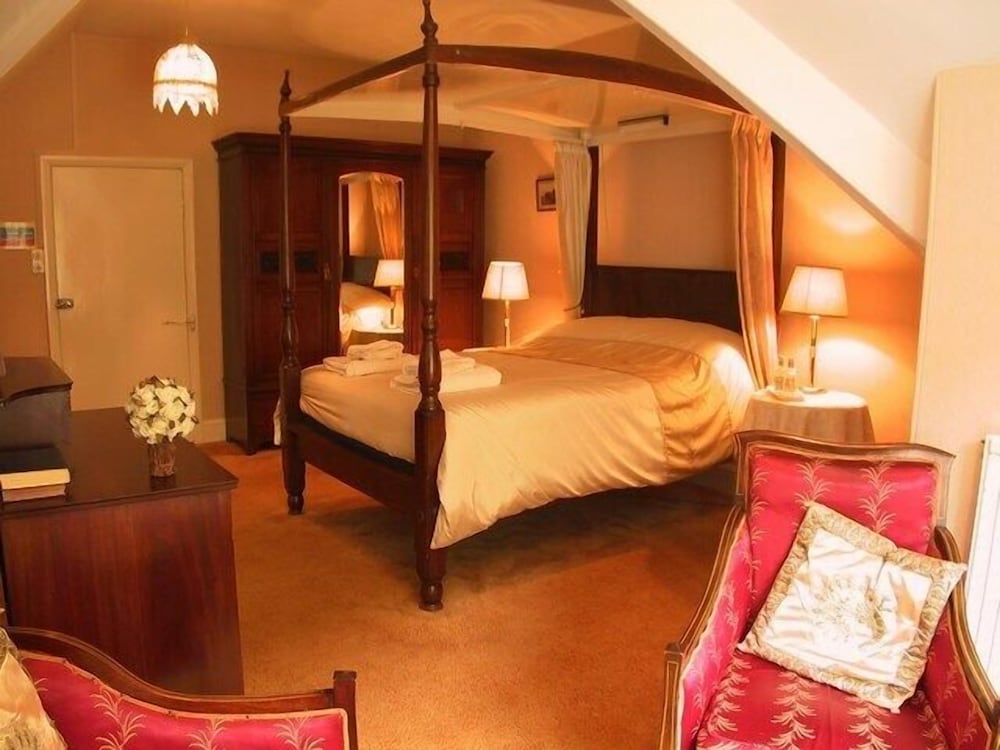 Hunters Inn 24/50