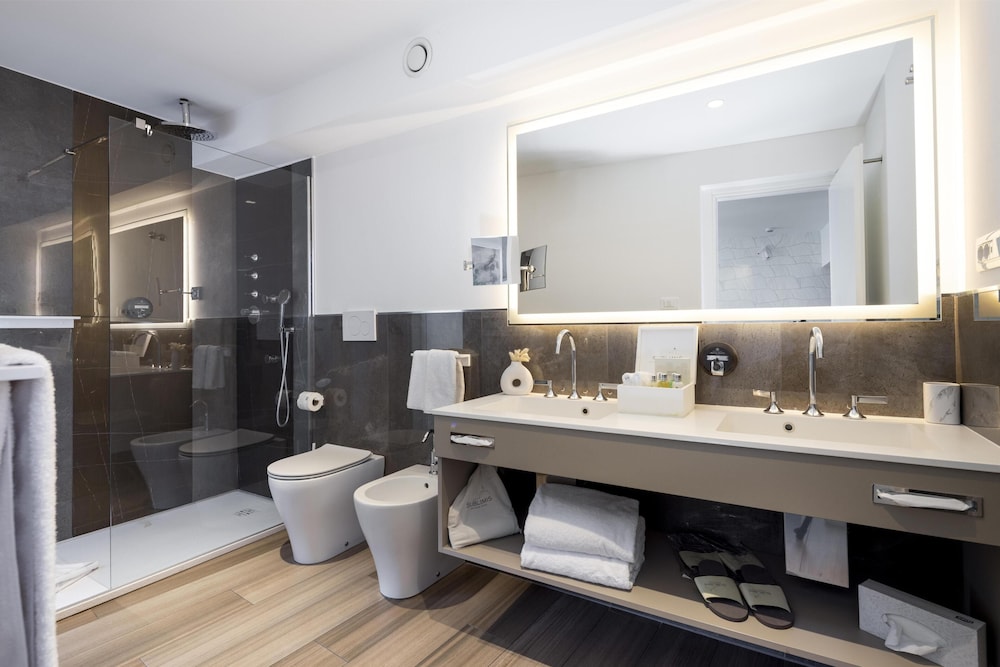 جناح جونيور بسرير كوين بإطلالة على البحر بشرفة، Sublimis Boutique Hotel, WorldHotels Elite 3/3