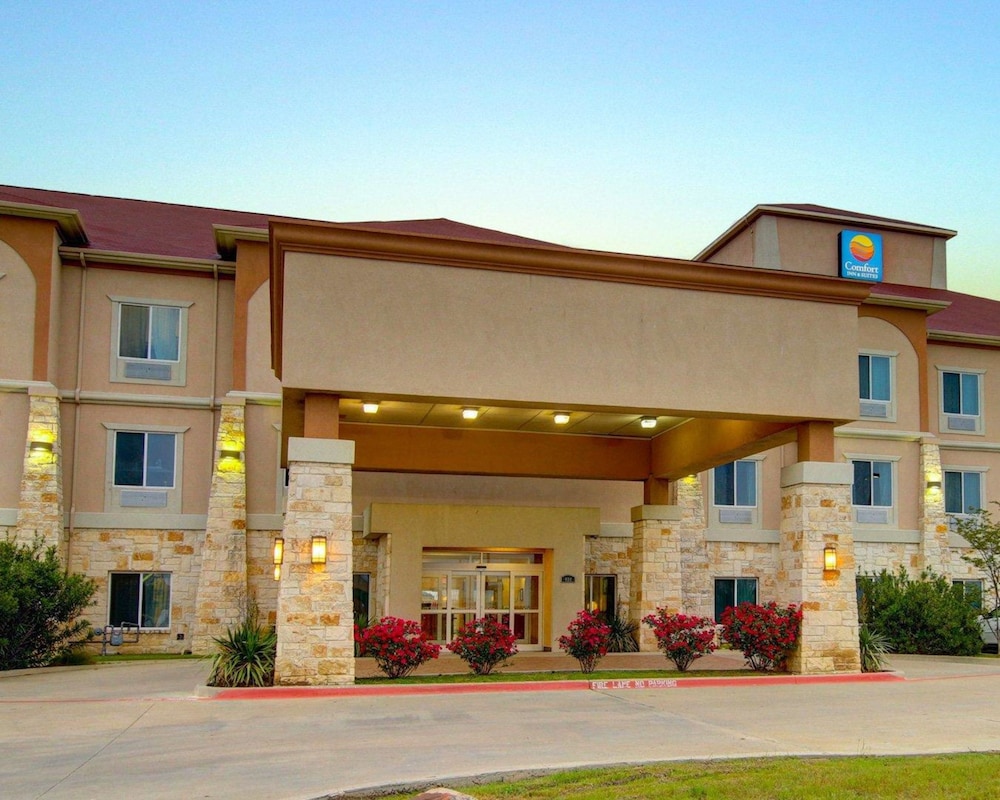 Comfort Inn And Suites Alvarado, TX 5/45