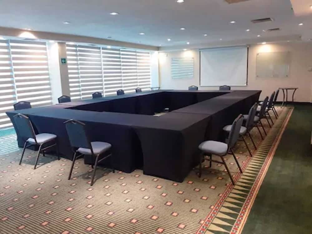 Courtyard By Marriott Toluca Airport 43/45
