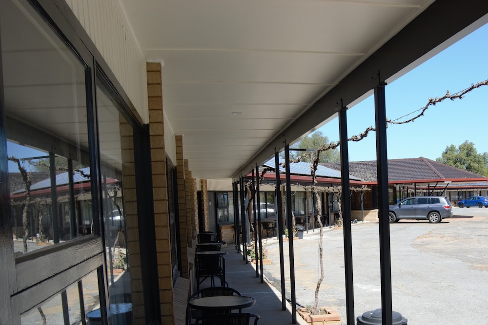 Civic Motor Inn Cowra 38/71