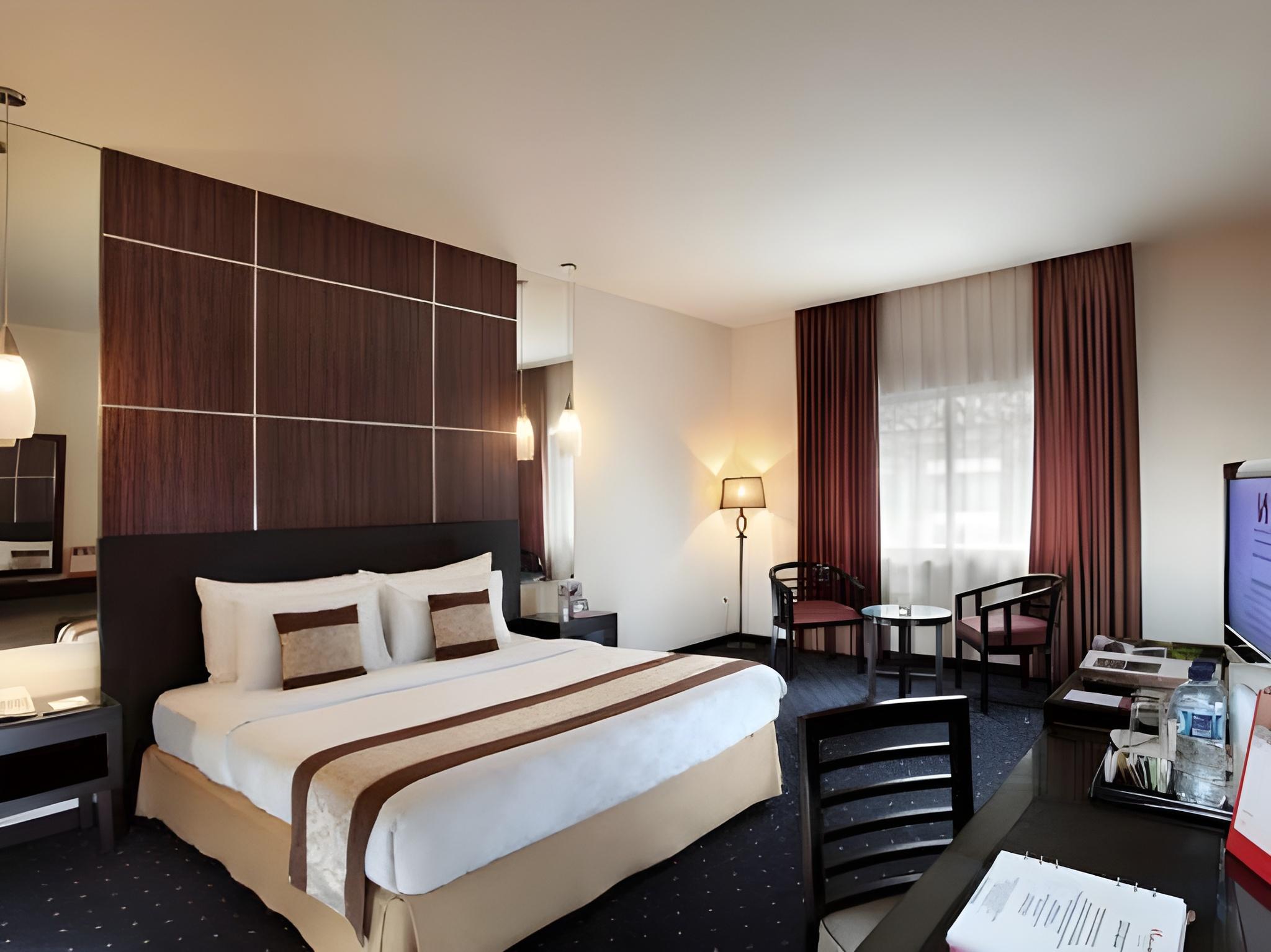 Executive, Suite, Villa, Queen Bed
