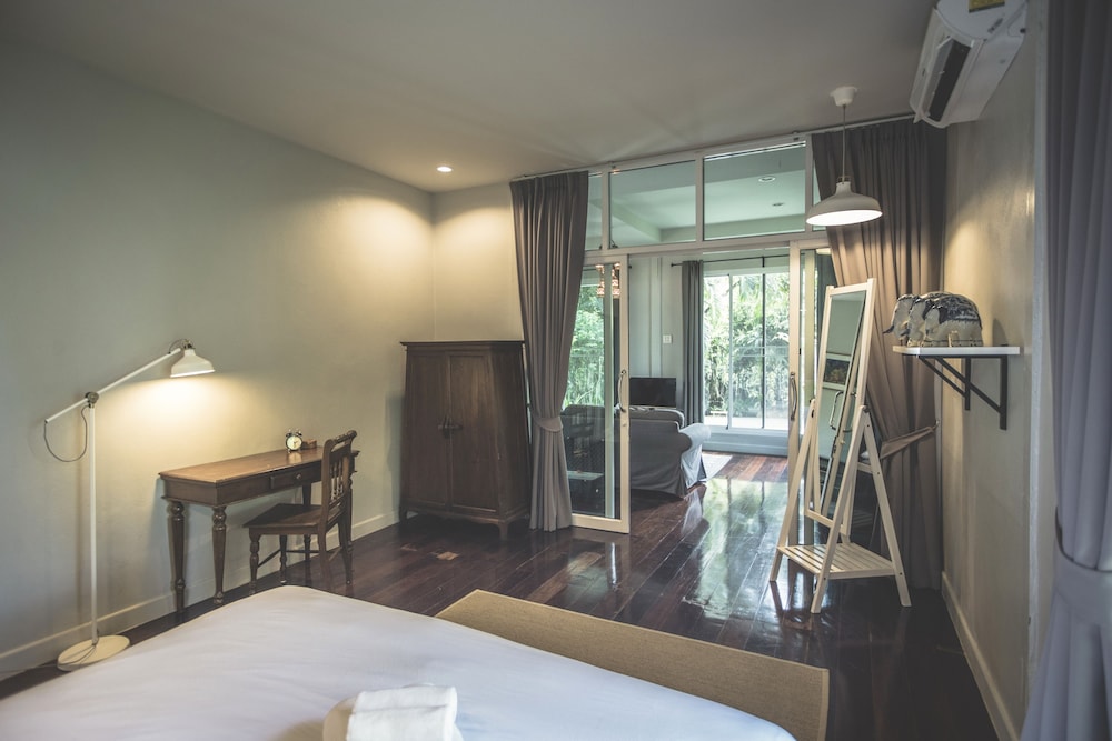 Blu Monkey Pooltara Krabi 10/63