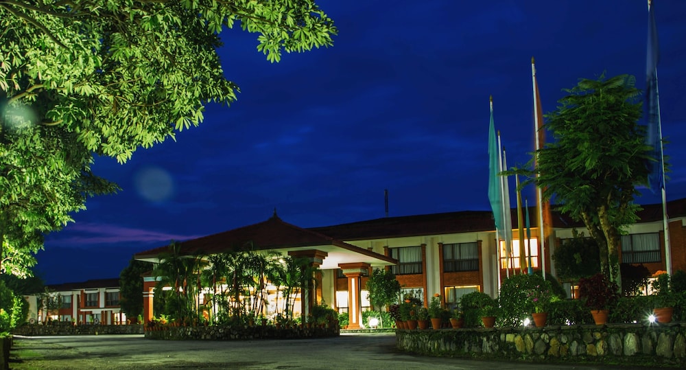 Pokhara Grande 6/80