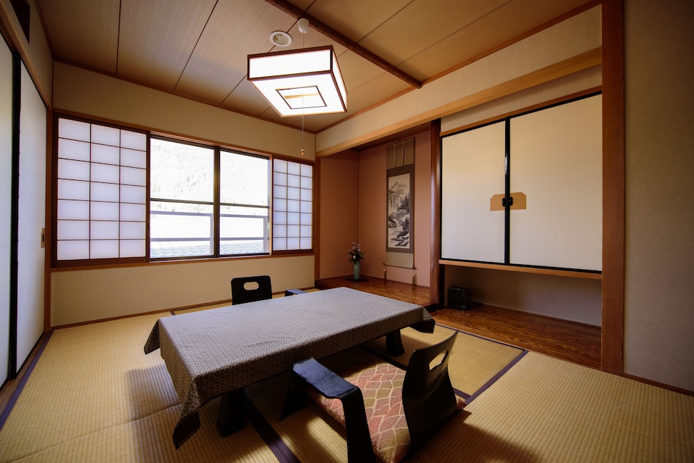 Yufuin Onsen Wafu Ryokan Tsuenosho 17/29
