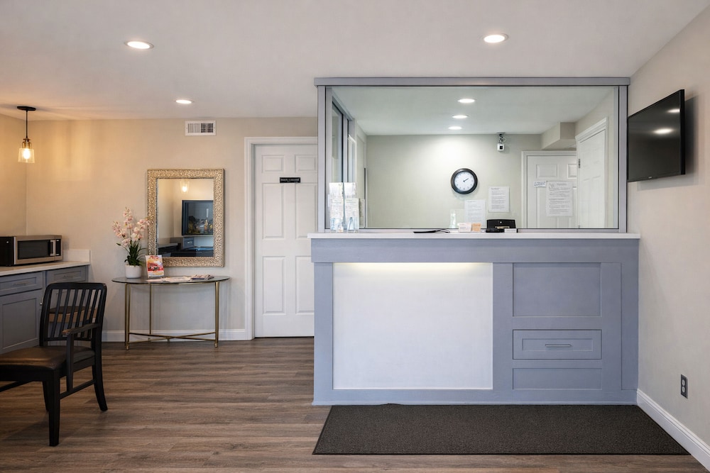 Antioch Quarters Inn and Suites 8/54