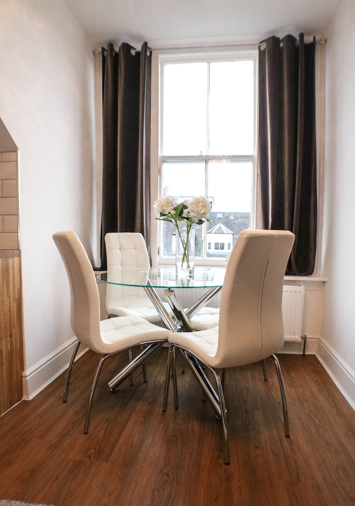 Edinburgh Castle Apartments And Suites 44/55