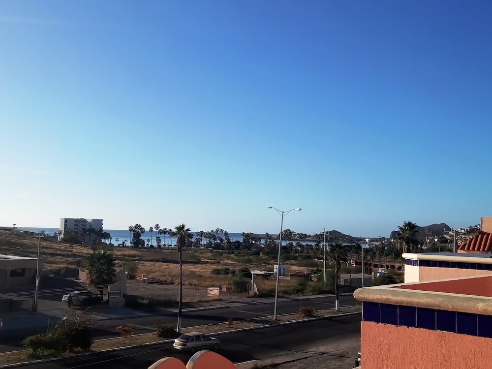 Los Jitos Hotel & Suites 50/56