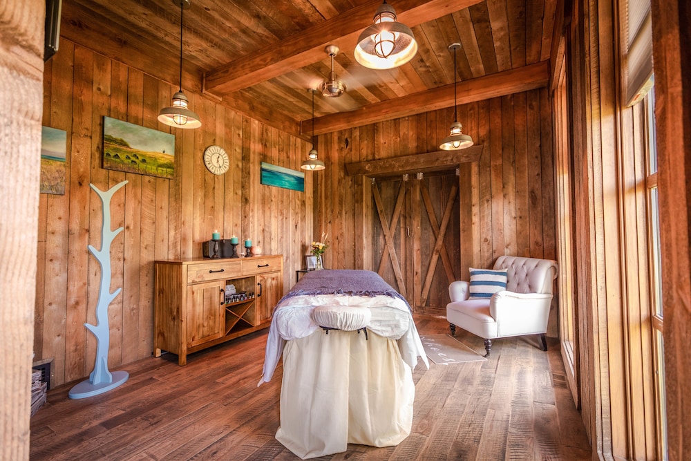 Conestoga Ranch Glamping Resort 74/100