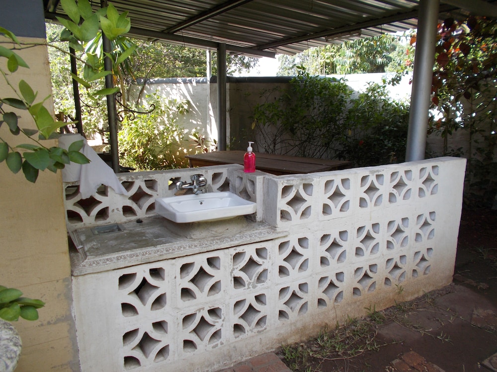 Ndeke Hotel 4/33