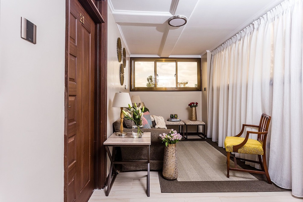 Fair Acres Boutique Hotel 50/71