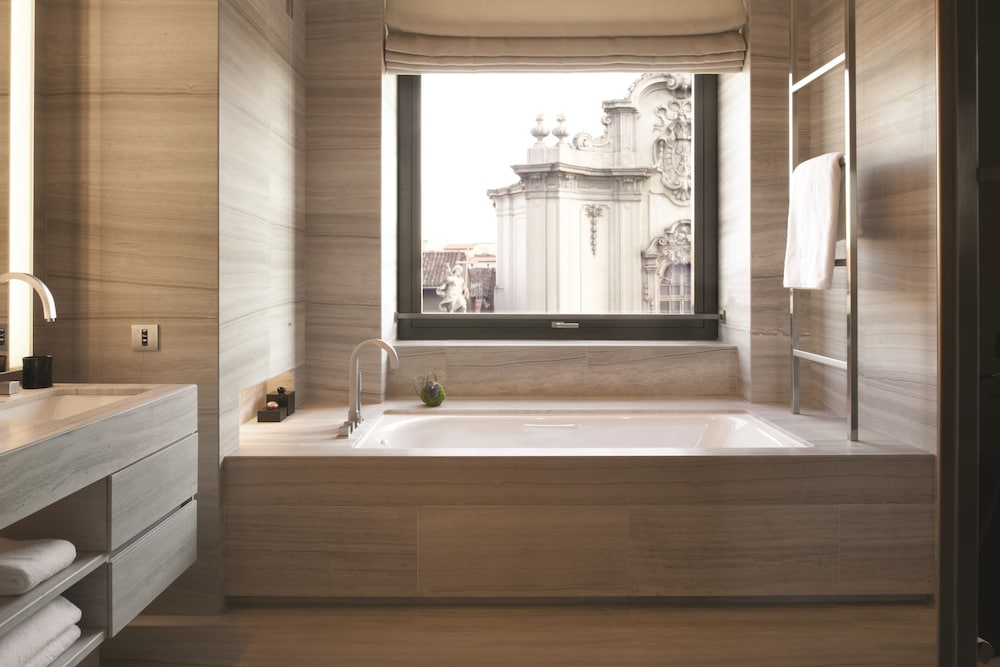 Armani Hotel Milano 48/49