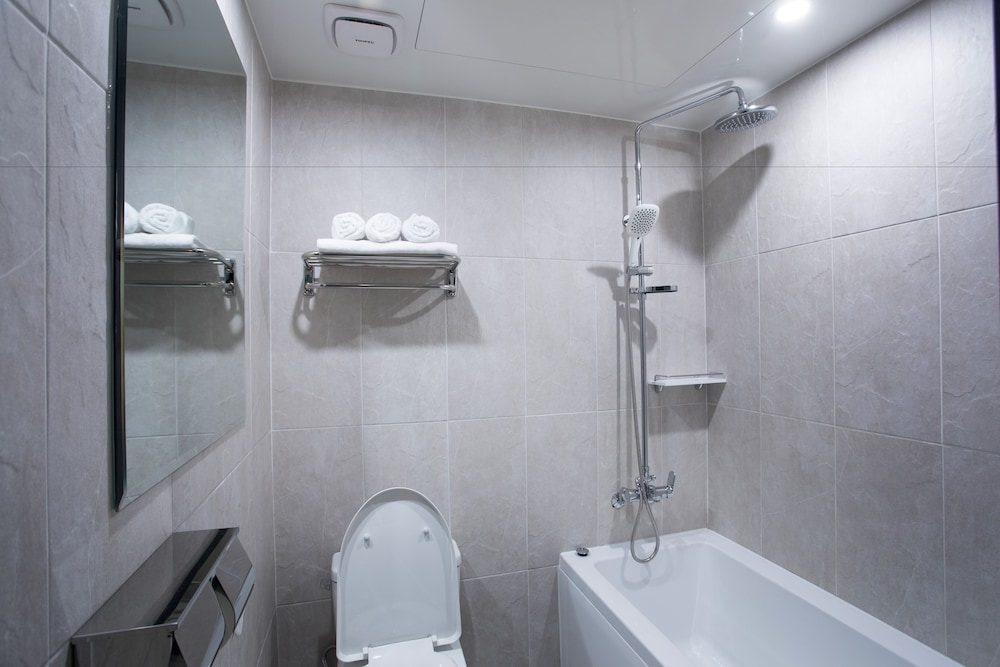Shinchon Touch Hotel 20/24