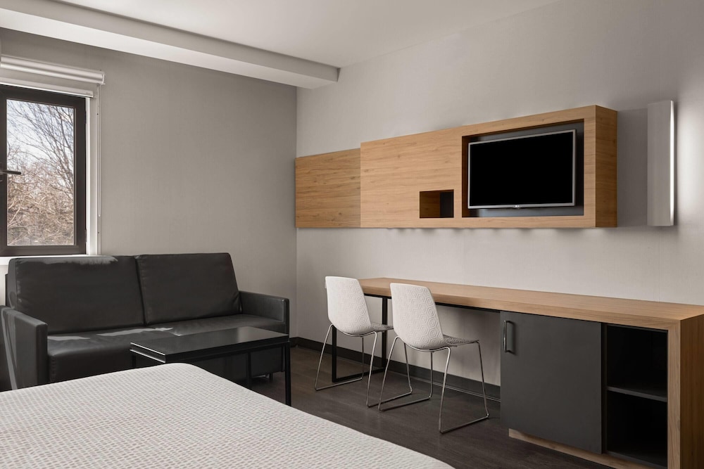 Ramada by Wyndham Laval 49/60