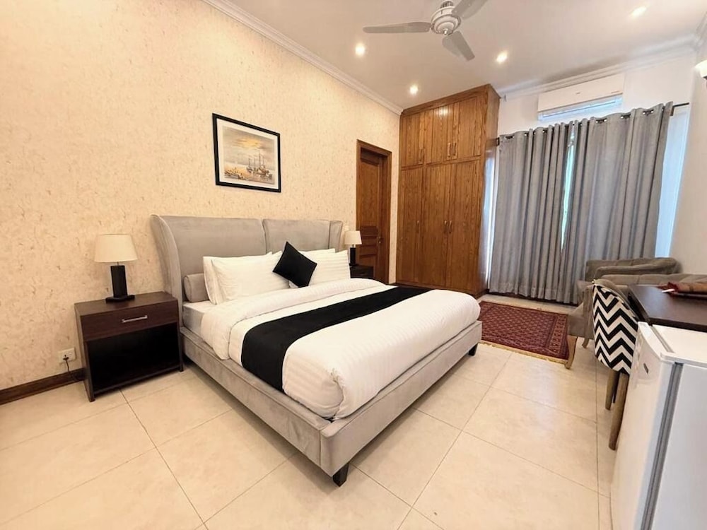 Rhodium Elite Hotel 30/56