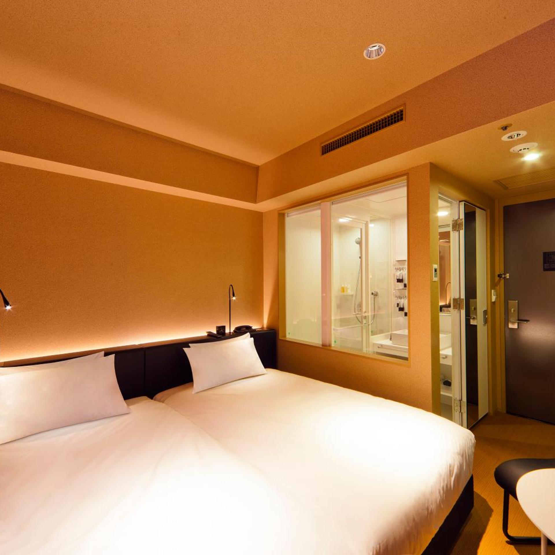 ROOM, TWIN BEDS