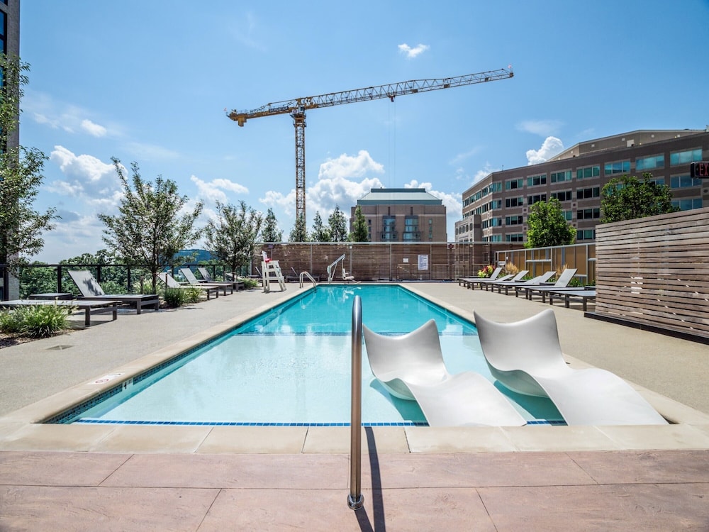 Global Luxury Suites at Reston Town Center 38/75