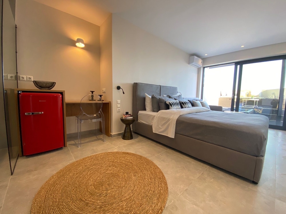 LUXURY, STUDIO, SUITE