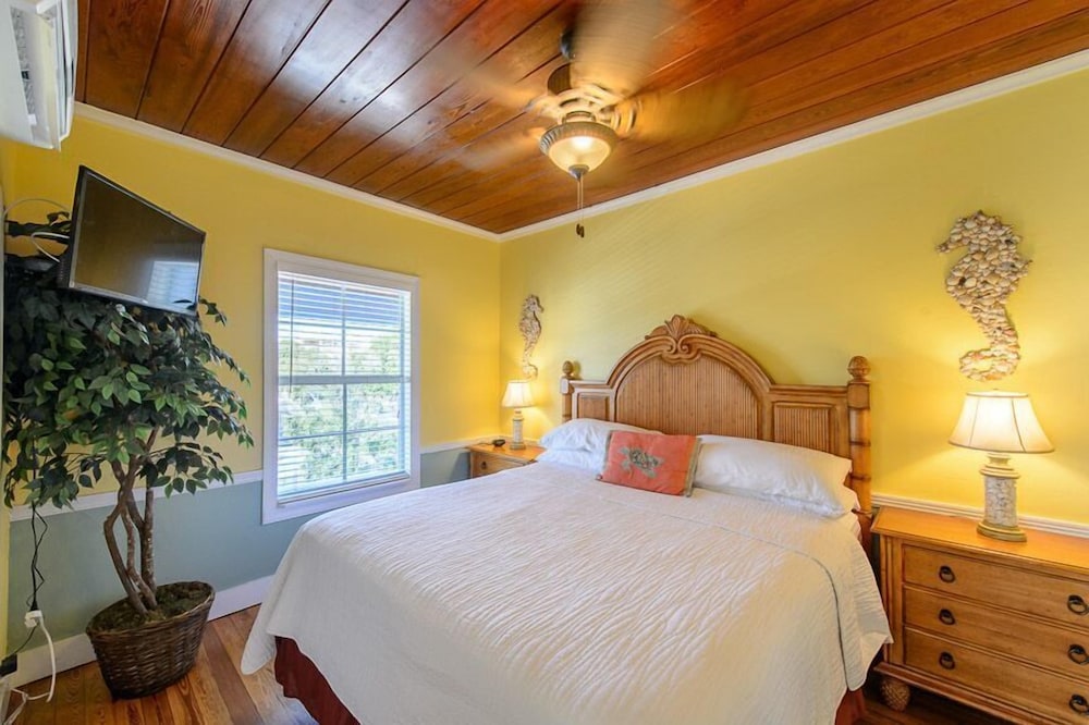 1 Bedroom, Caribbean, Suite, King Bed, Sofa, Balcony, Kitchen