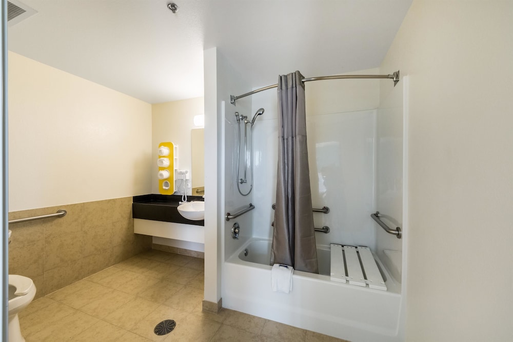 Motel6 Laredo, TX - Airport 65/66